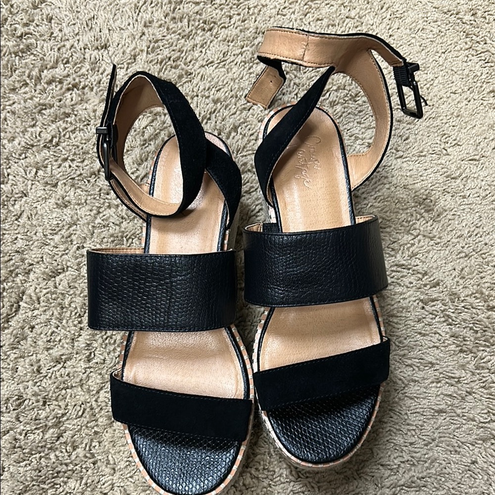 Crown Vintage Black and Tan Sandals with Textured Straps